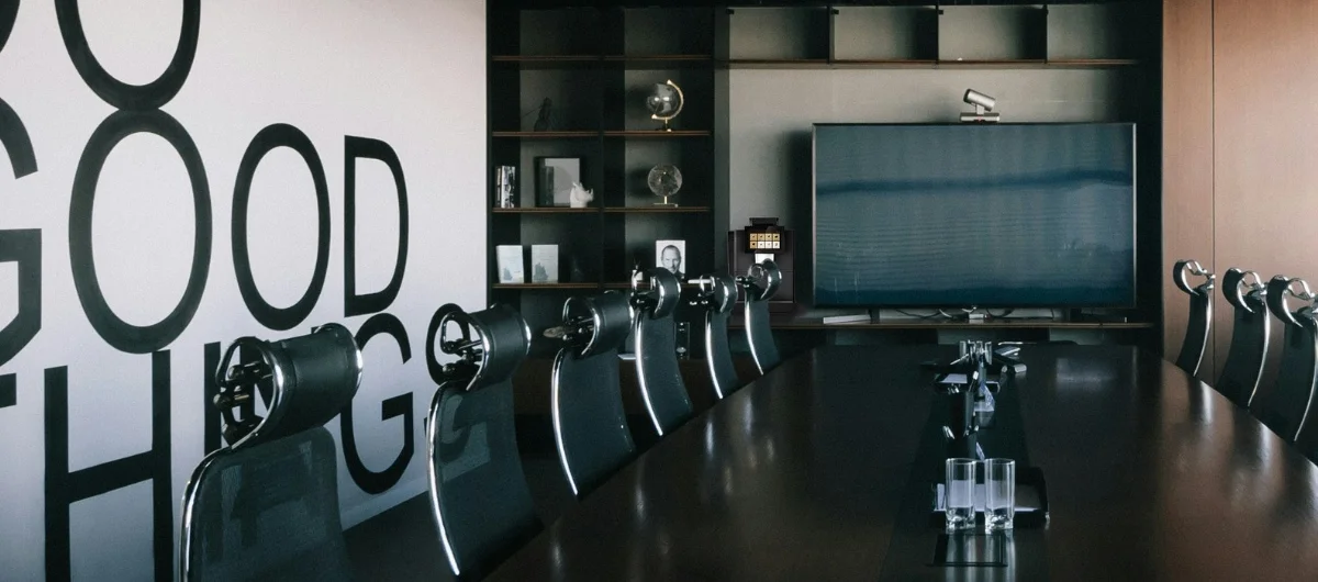 Salle de réunion d'entreprise avec machine à café